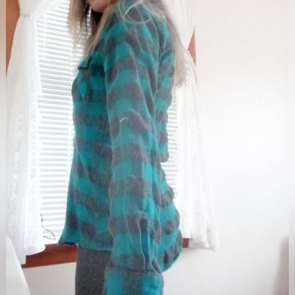 TRUE TIMBER OUTDOORS - Flannel Button Up in Blue and Gray Checkered / Pl… - Picture 8 of 10